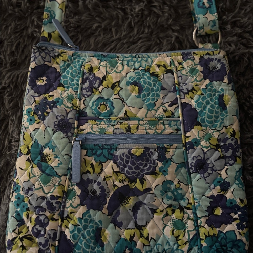 Vera Bradley crossbody purses ( RESERVED POST ) do not buy unless u are Marilyn